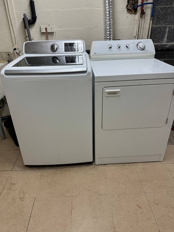 161 Chestnut Street Amherst, MA 01002 - Photo 20 of 41 a utility room with dryer and washer