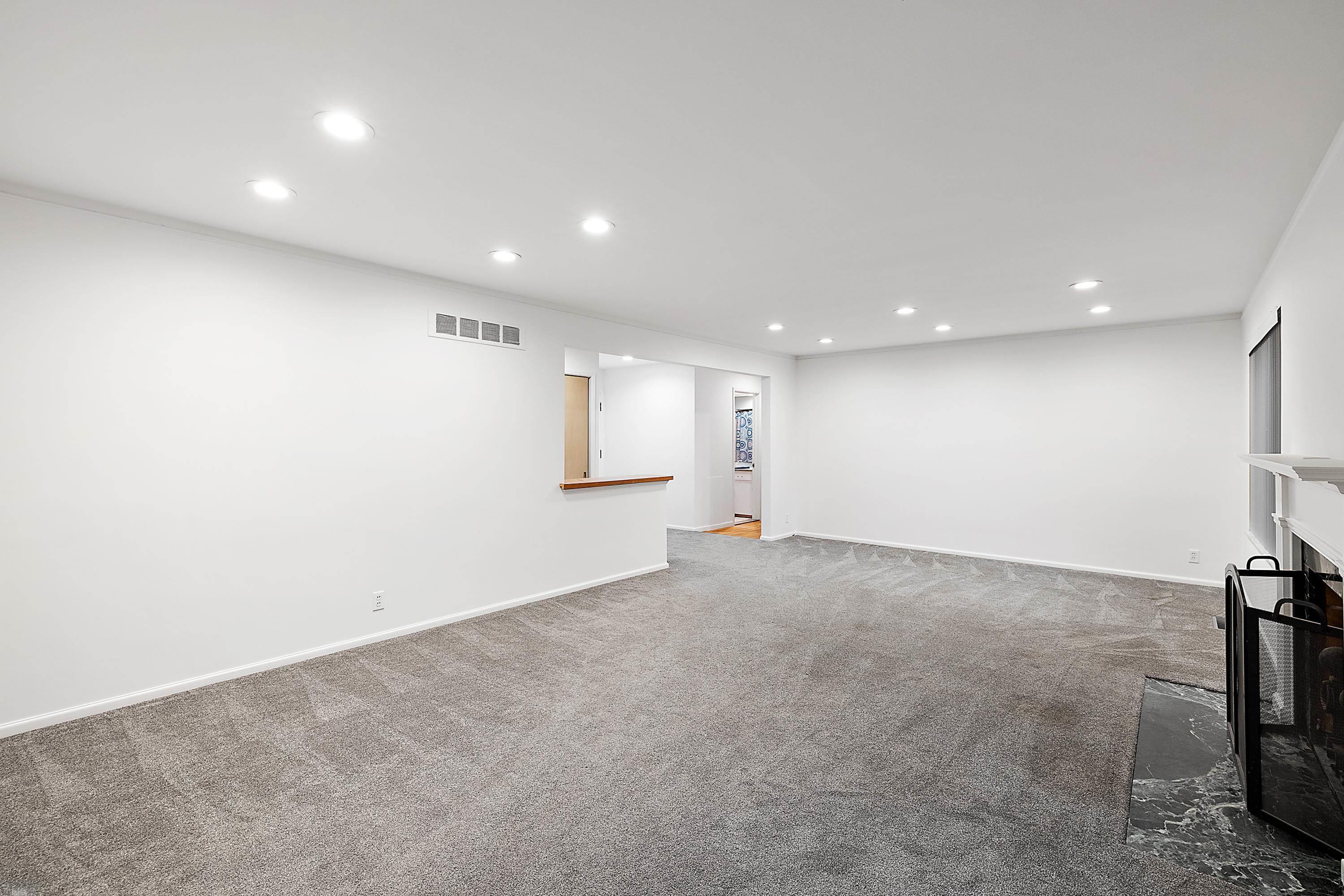 426 Barclay Road Grosse Pointe, MI 48236 - Photo 8 of 38 50119794-7.JPG