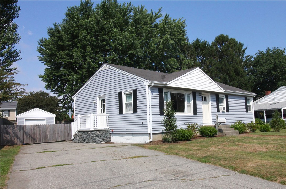 9 Wood Road Middletown, RI 02842 - Photo 3 of 27