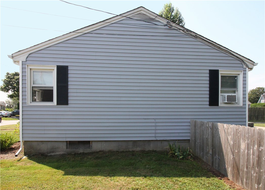 9 Wood Road Middletown, RI 02842 - Photo 6 of 27