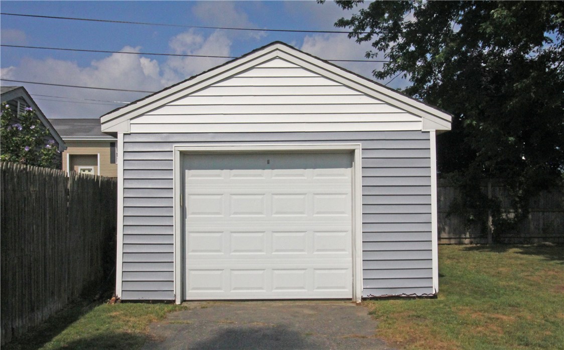 9 Wood Road Middletown, RI 02842 - Photo 9 of 27
