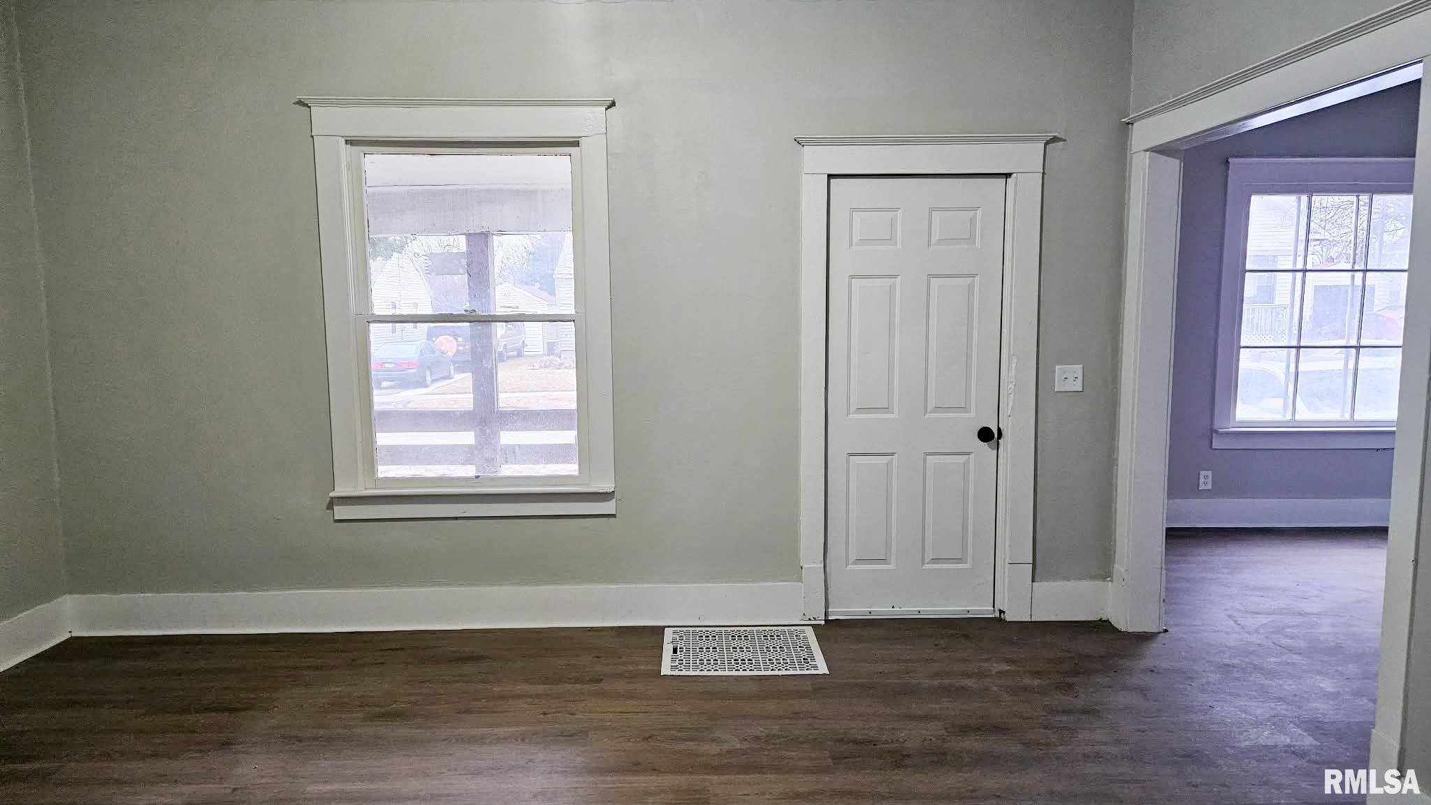 683 Baxter Court Canton, IL 61520 - Photo 2 of 14