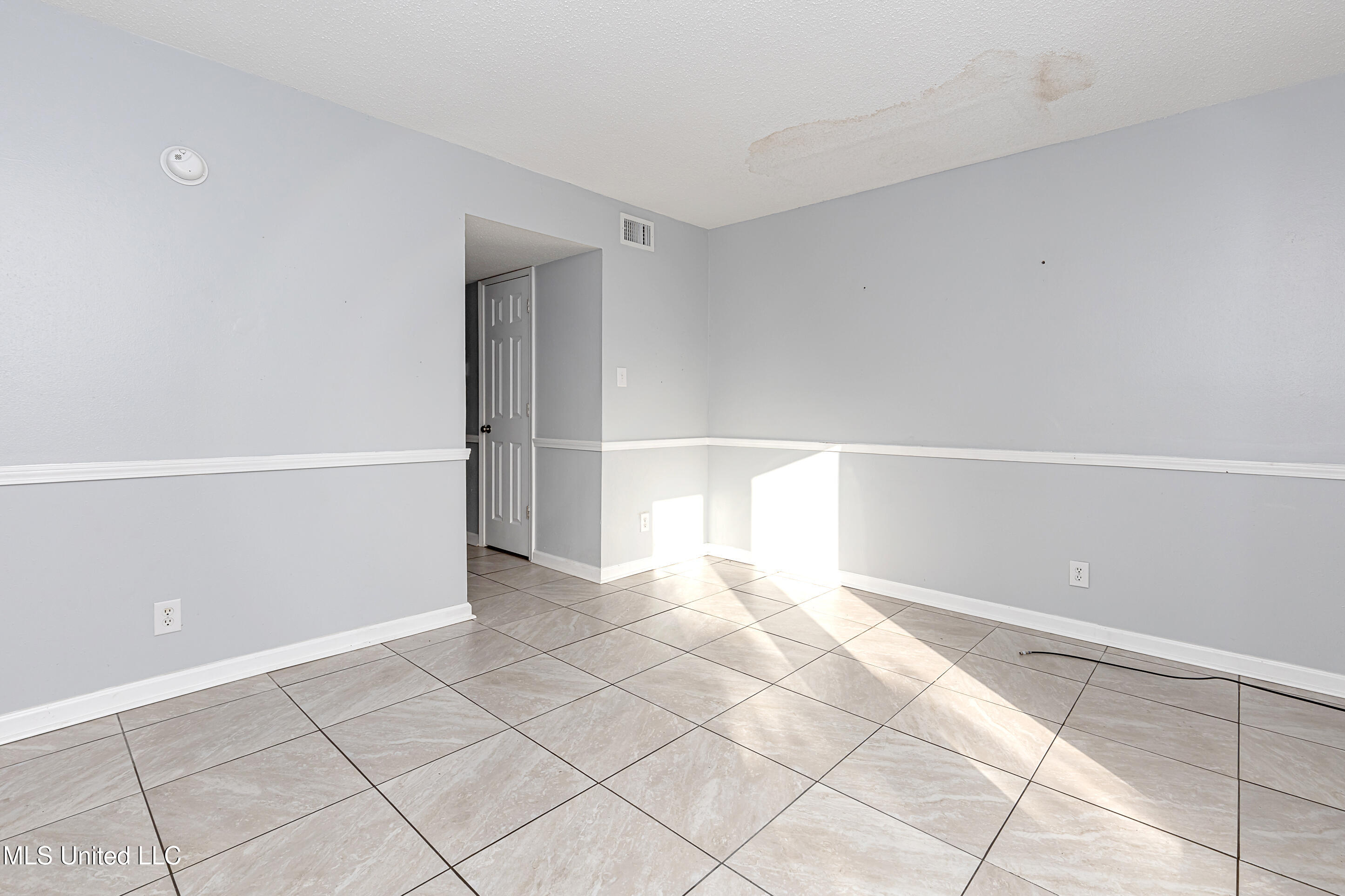 3419 Hospital Road, Unit 15 Pascagoula, MS 39567 - Photo 11 of 32 IMG_5882