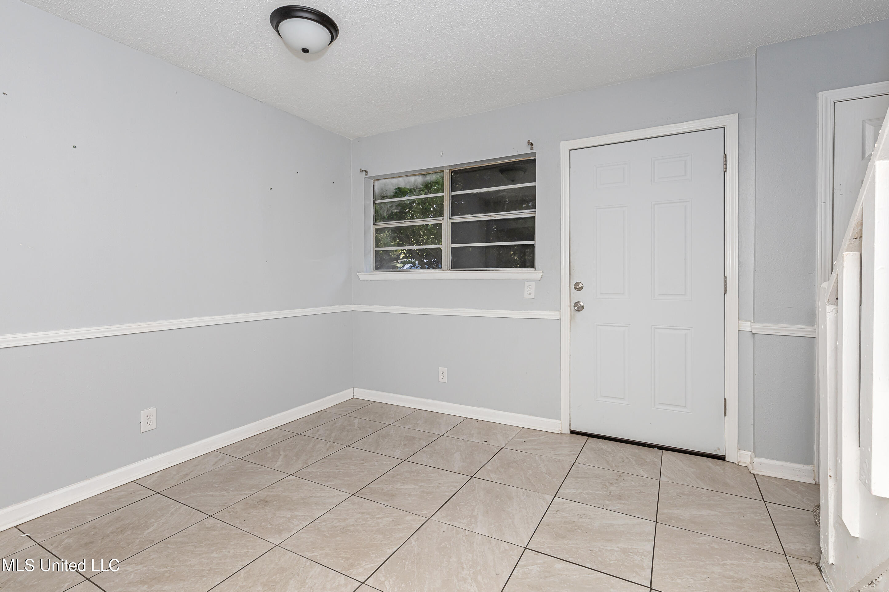 3419 Hospital Road, Unit 15 Pascagoula, MS 39567 - Photo 20 of 32 IMG_5877