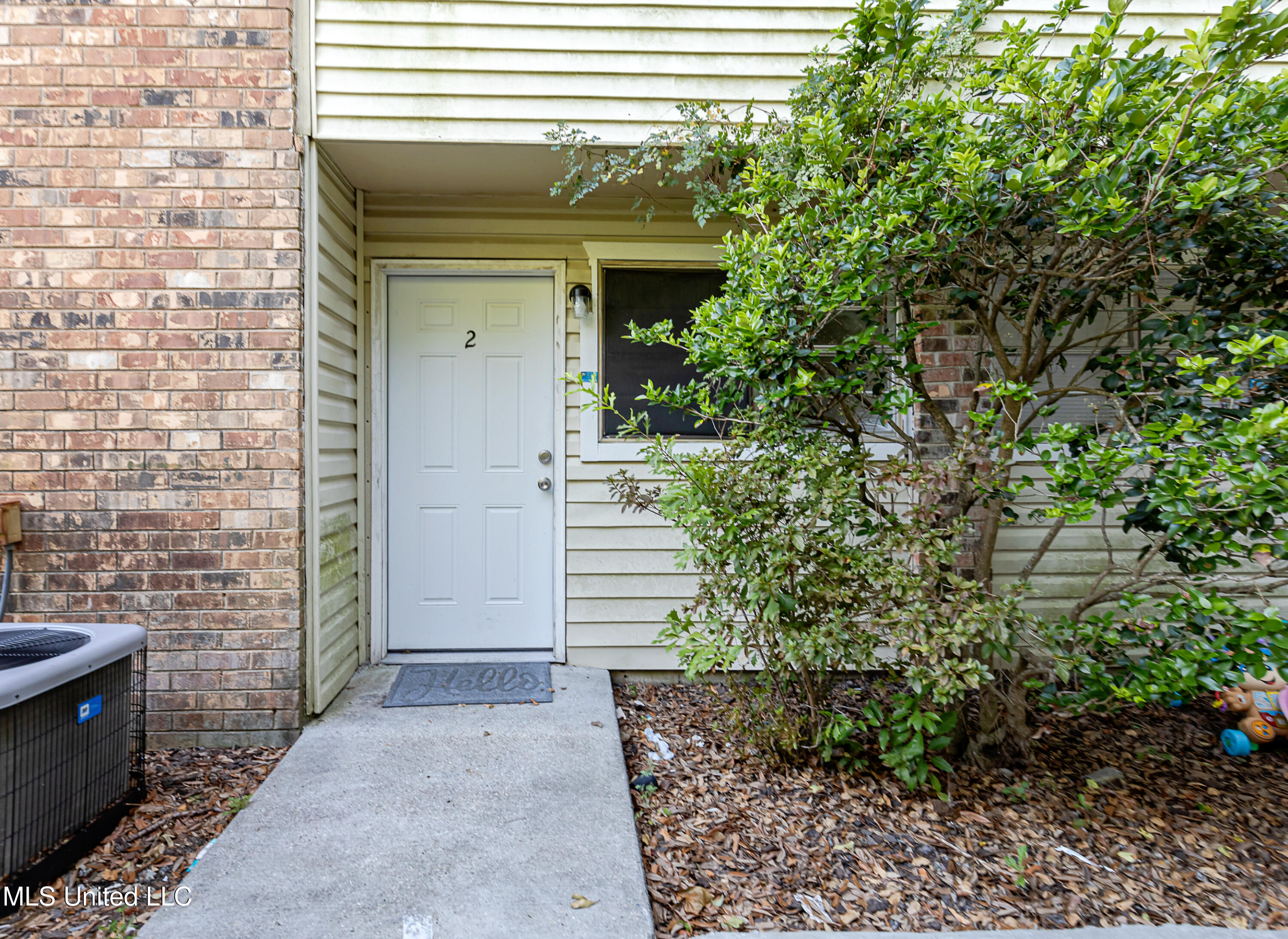 3419 Hospital Road, Unit 15 Pascagoula, MS 39567 - Photo 2 of 32 IMG_5913