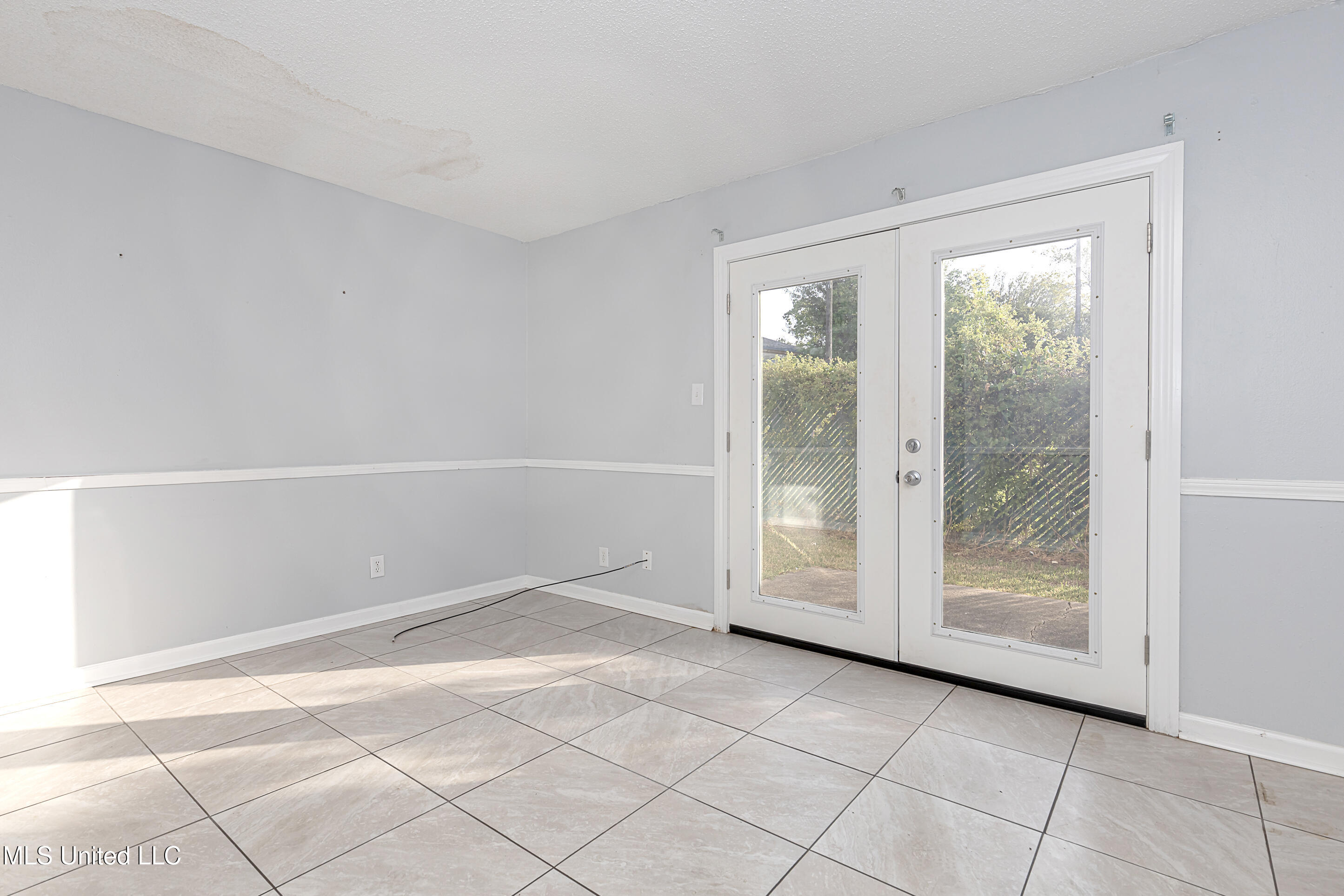 3419 Hospital Road, Unit 15 Pascagoula, MS 39567 - Photo 23 of 32 IMG_5883