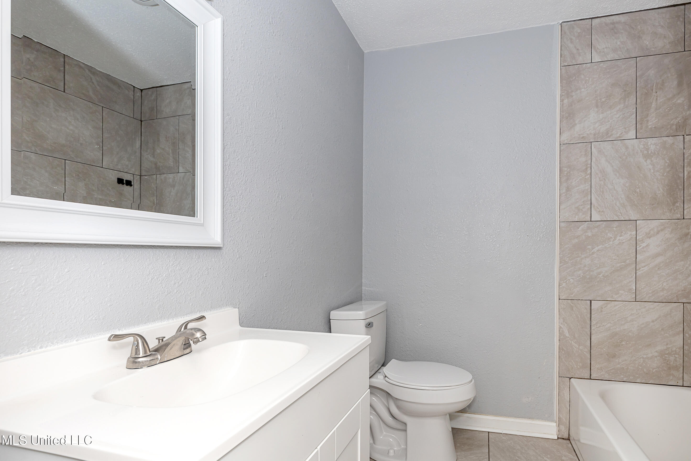 3419 Hospital Road, Unit 15 Pascagoula, MS 39567 - Photo 28 of 32 IMG_5892