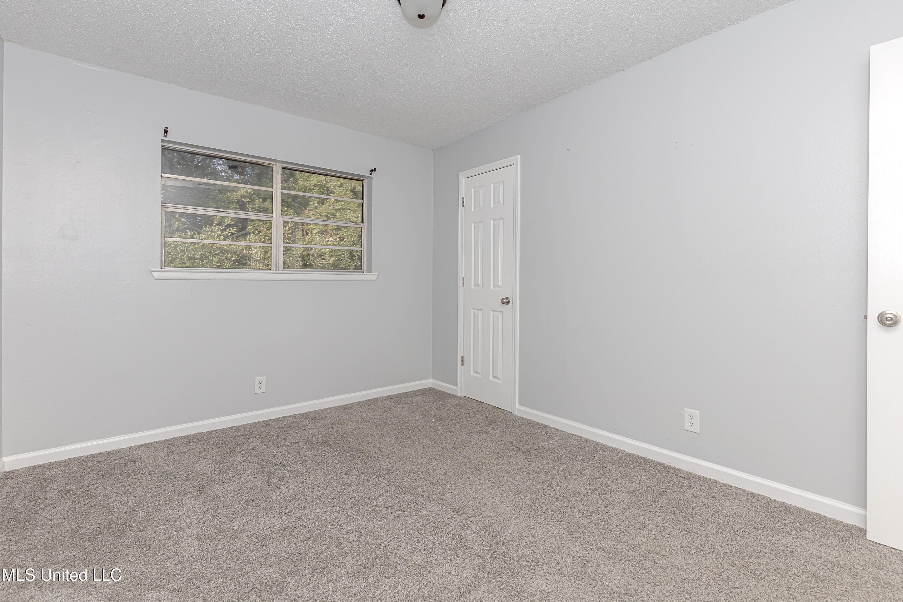 3419 Hospital Road, Unit 15 Pascagoula, MS 39567 - Photo 32 of 32 IMG_5902