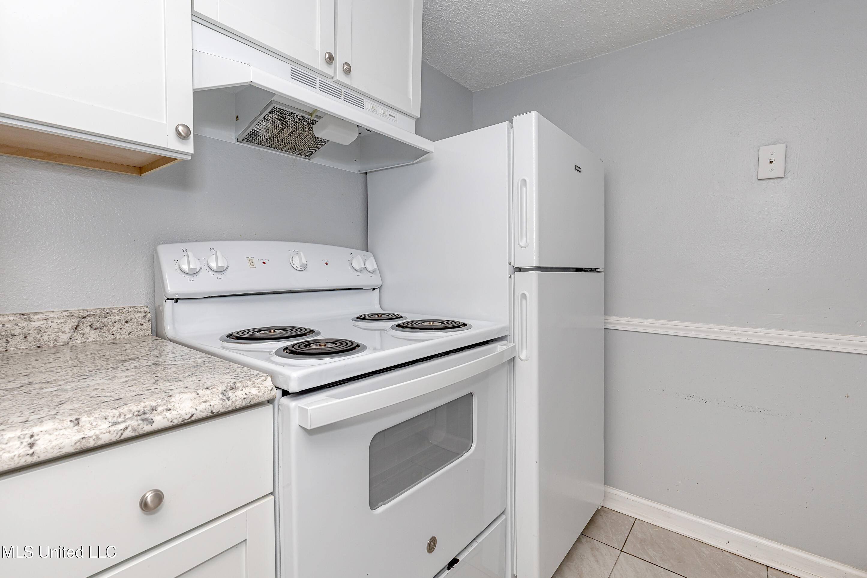 3419 Hospital Road, Unit 15 Pascagoula, MS 39567 - Photo 4 of 32 IMG_5875