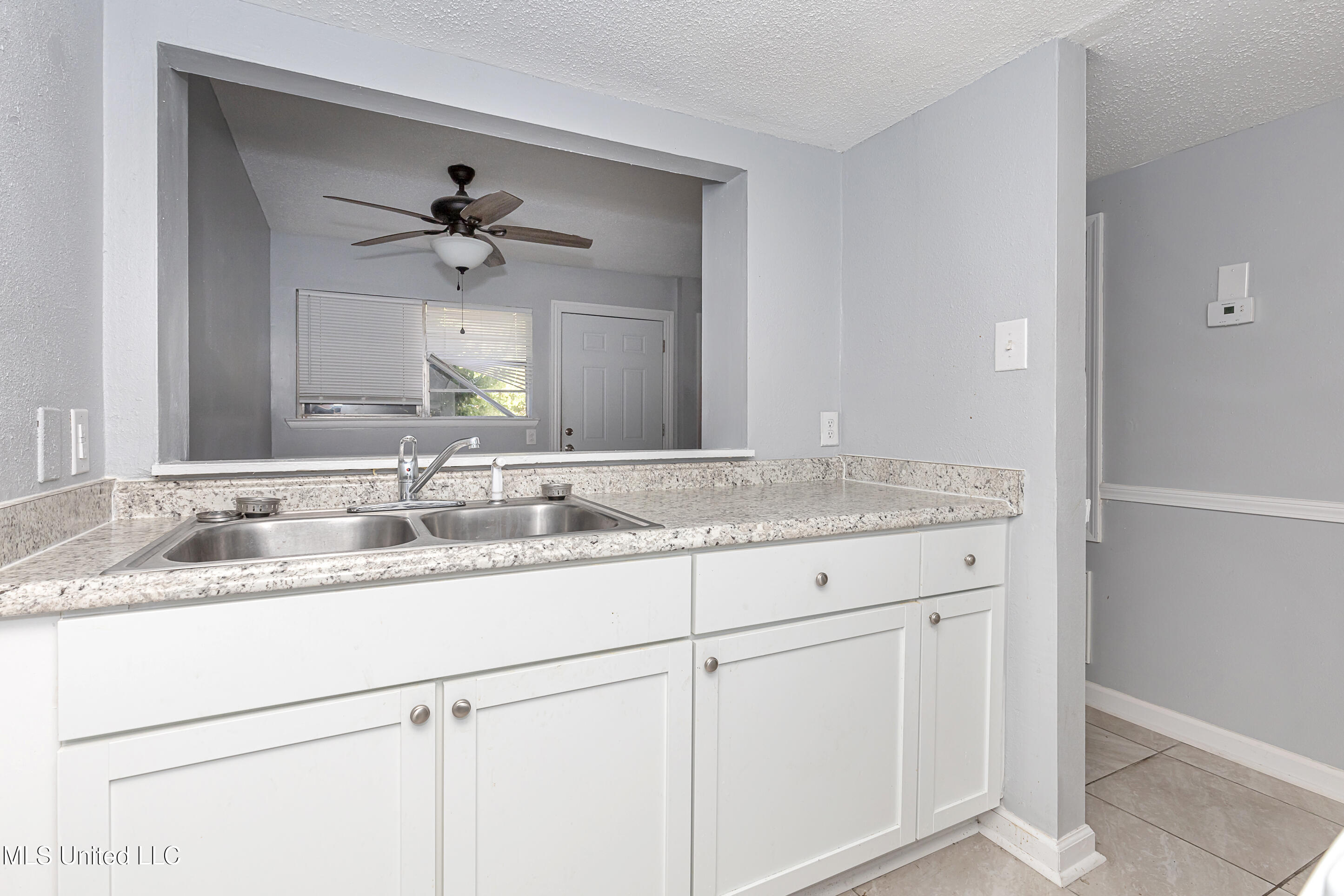 3419 Hospital Road, Unit 15 Pascagoula, MS 39567 - Photo 5 of 32 IMG_5861