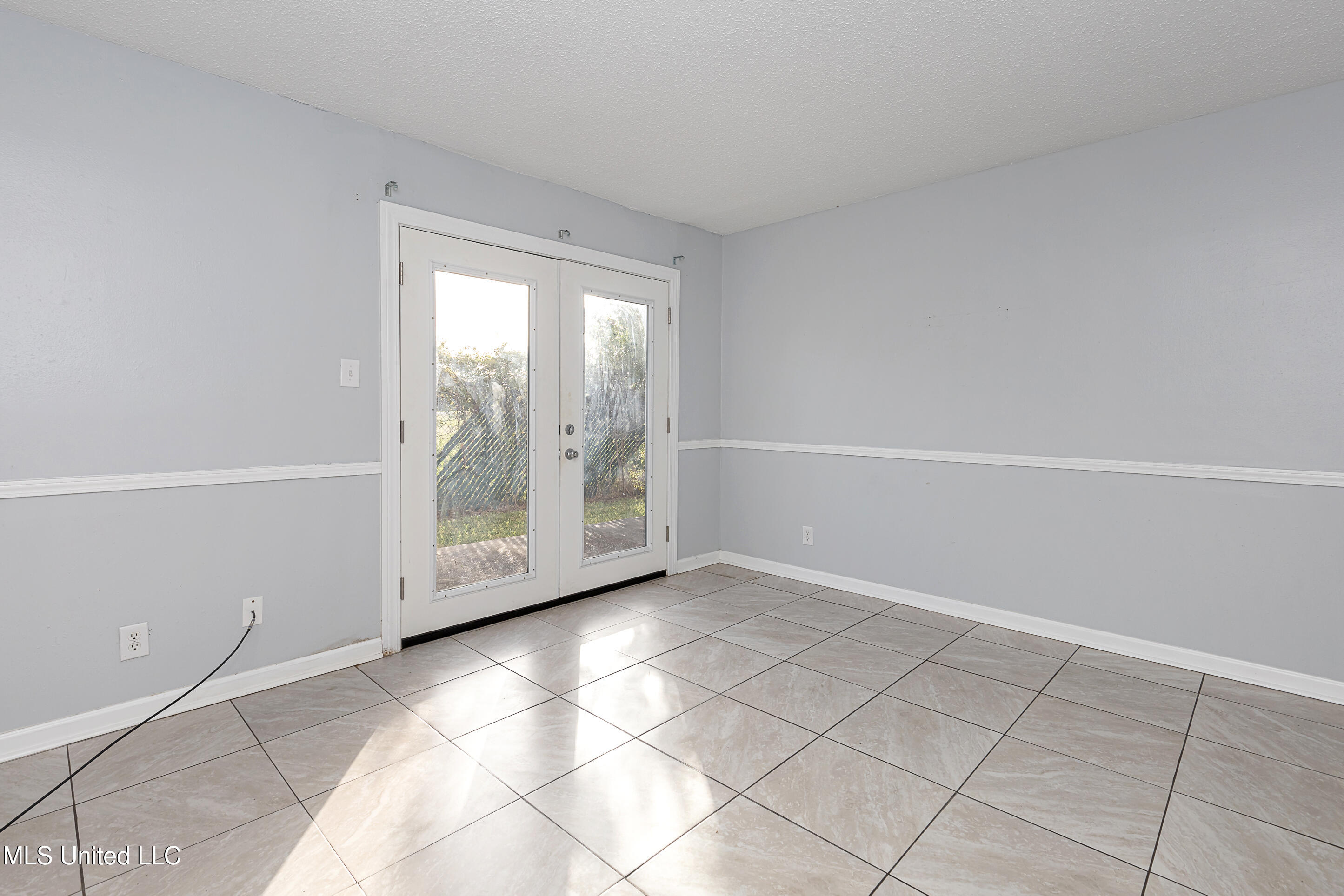 3419 Hospital Road, Unit 15 Pascagoula, MS 39567 - Photo 6 of 32 IMG_5880