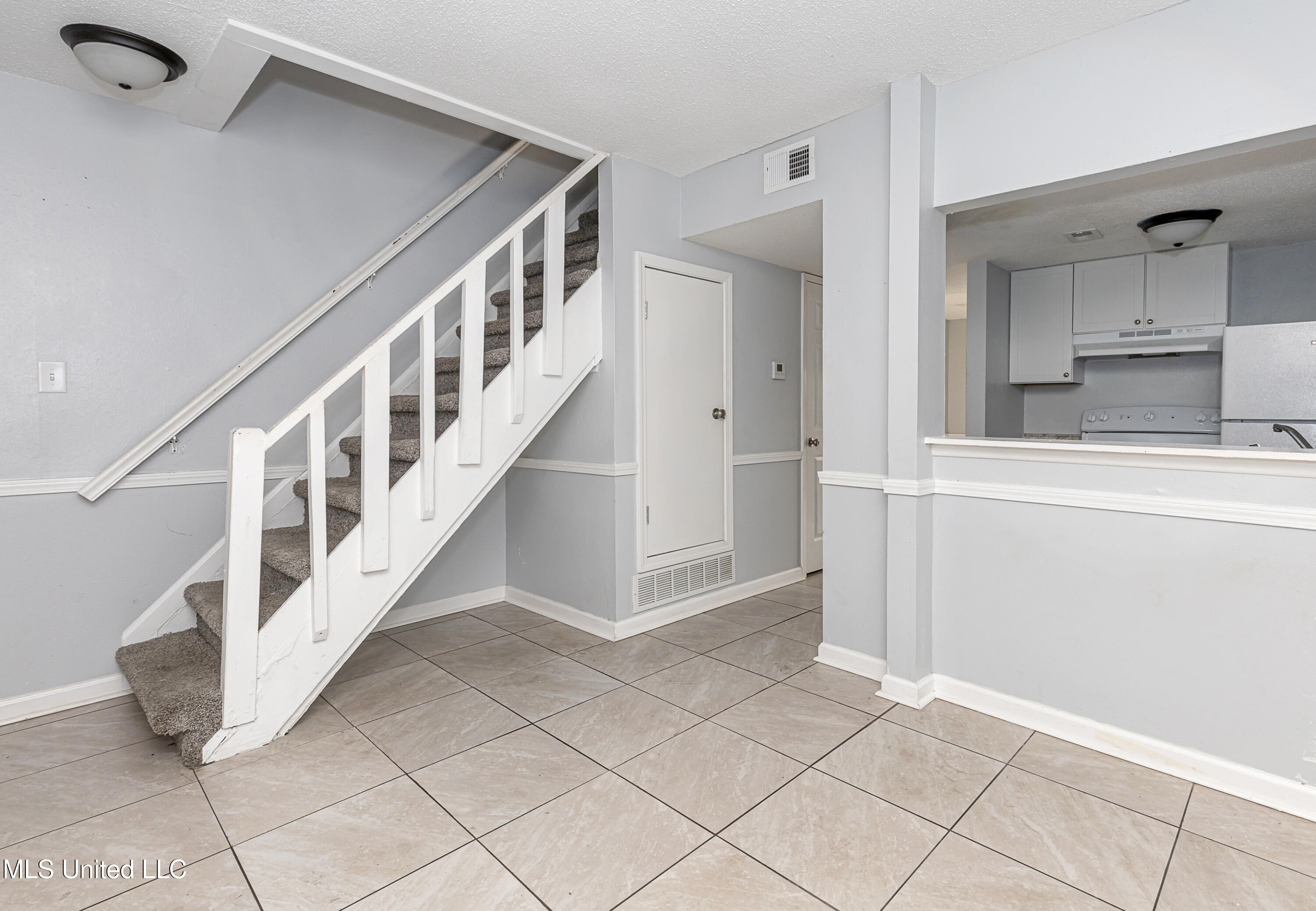 3419 Hospital Road, Unit 15 Pascagoula, MS 39567 - Photo 8 of 32 IMG_5870-2