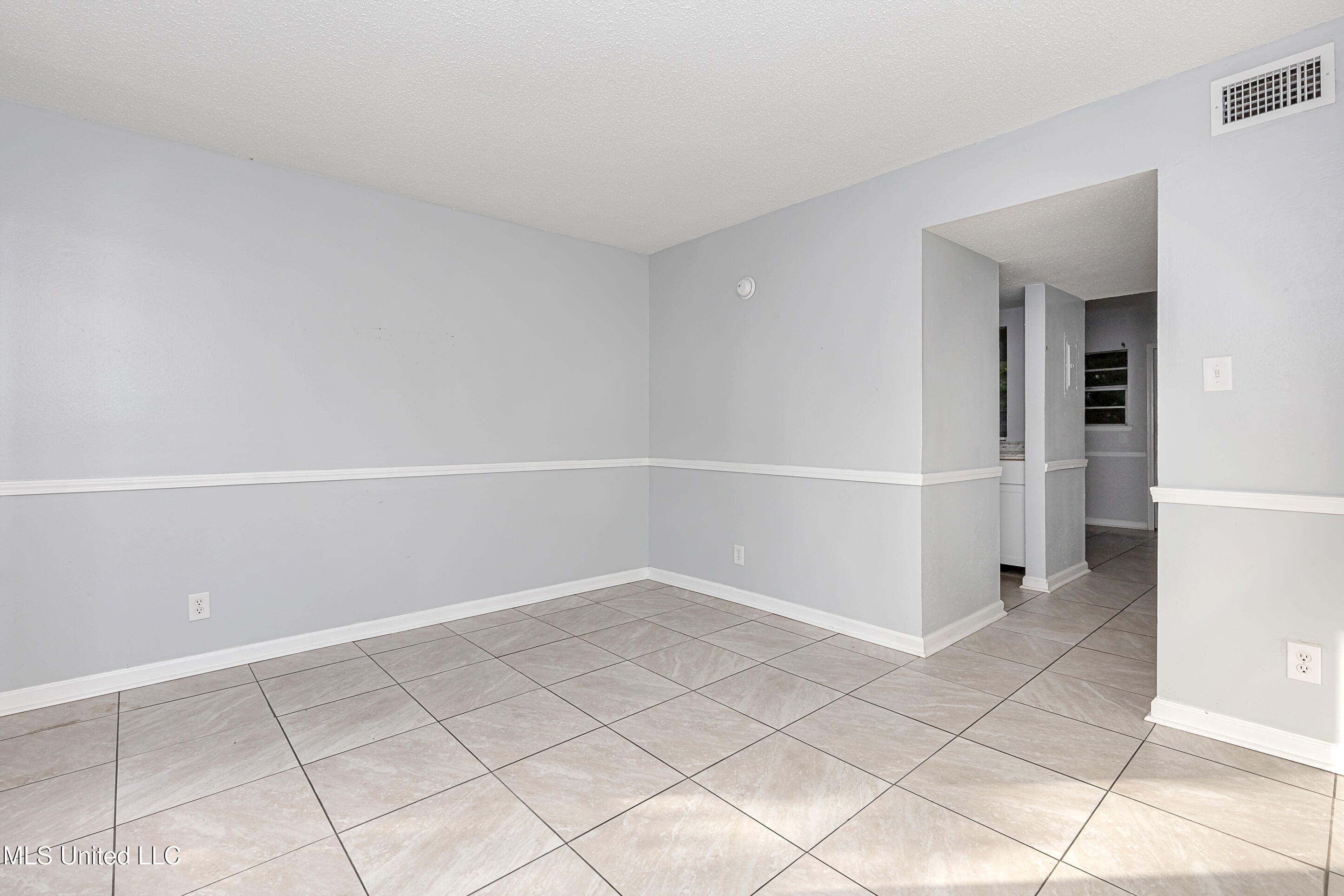 3419 Hospital Road, Unit 15 Pascagoula, MS 39567 - Photo 10 of 32 IMG_5881