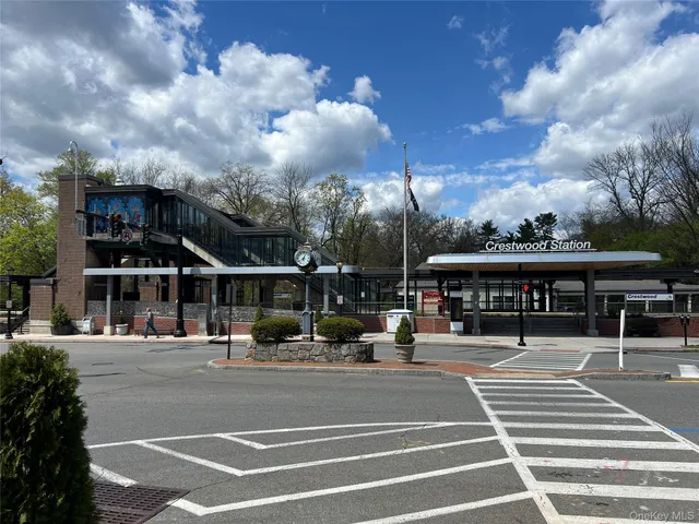 a view of a tennis court