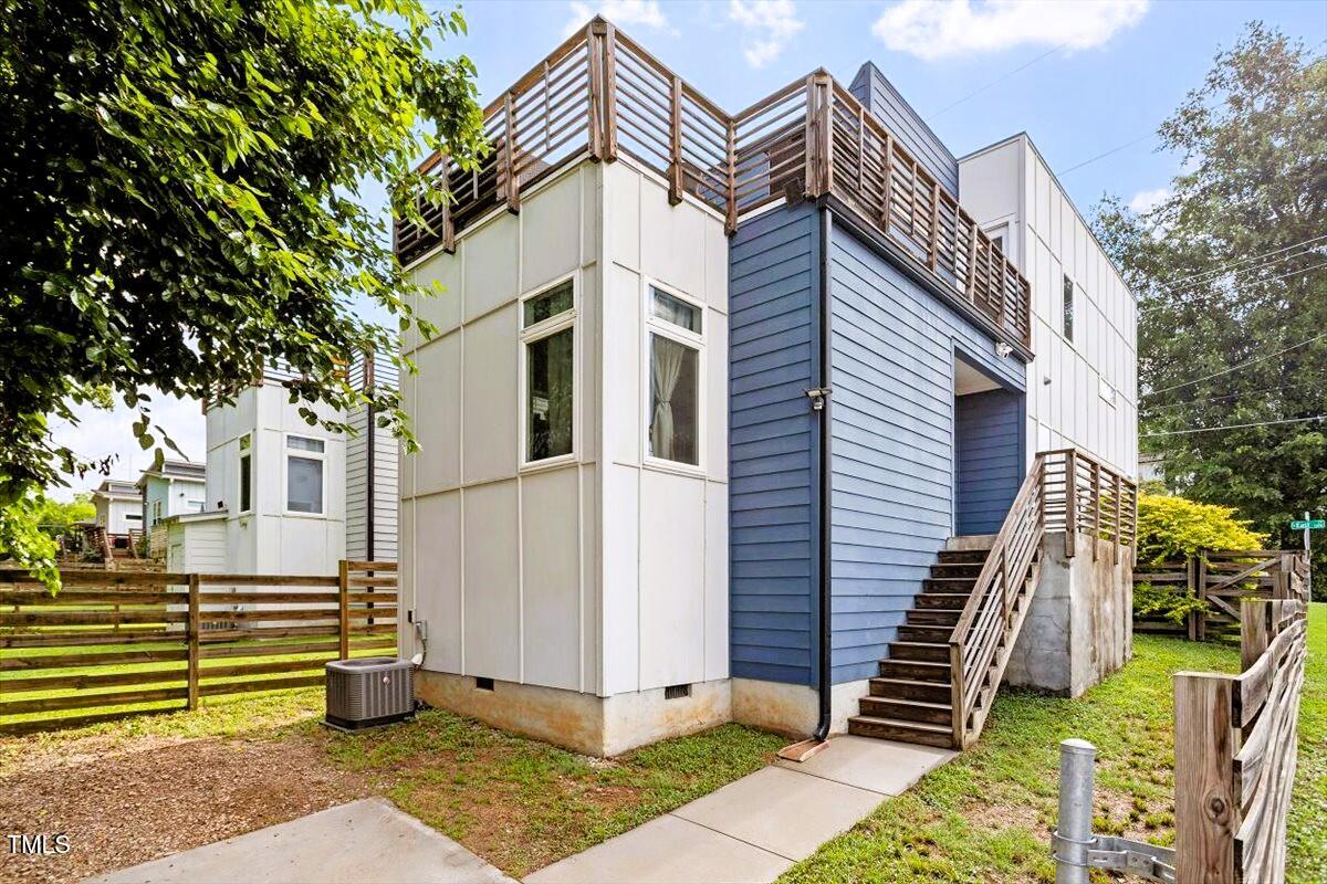 1314 South East Street Raleigh, NC 27601 - Photo 3 of 39 a view of a house with a yard