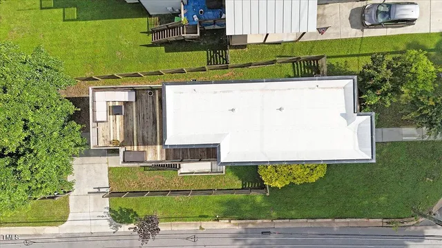 a view of front of house with a yard