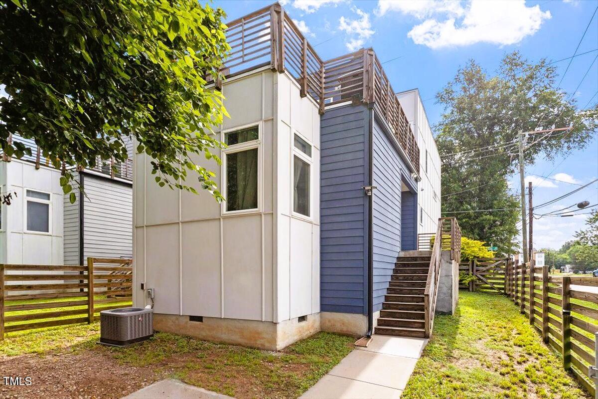 1314 South East Street Raleigh, NC 27601 - Photo 4 of 39 a view of a house with a yard
