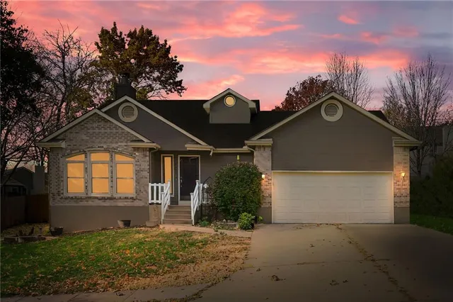 $334,000 | 2201 Southwest 14 Street, Blue Springs, MO 64015