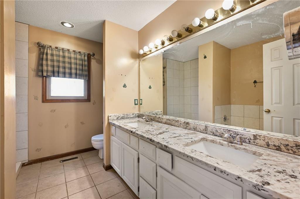 2201 Southwest 14 Street Blue Springs, MO 64015 - Photo 13 of 26