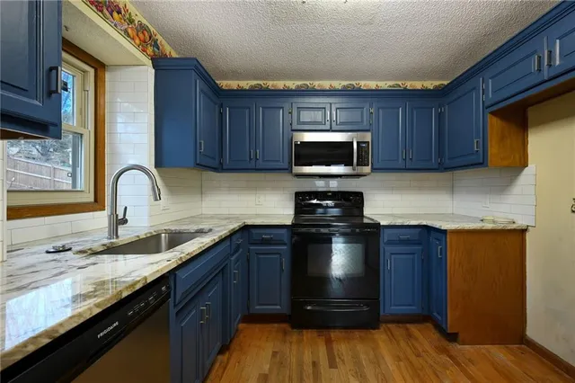 $349,000 | 2201 Southwest 14 Street, Blue Springs, MO 64015