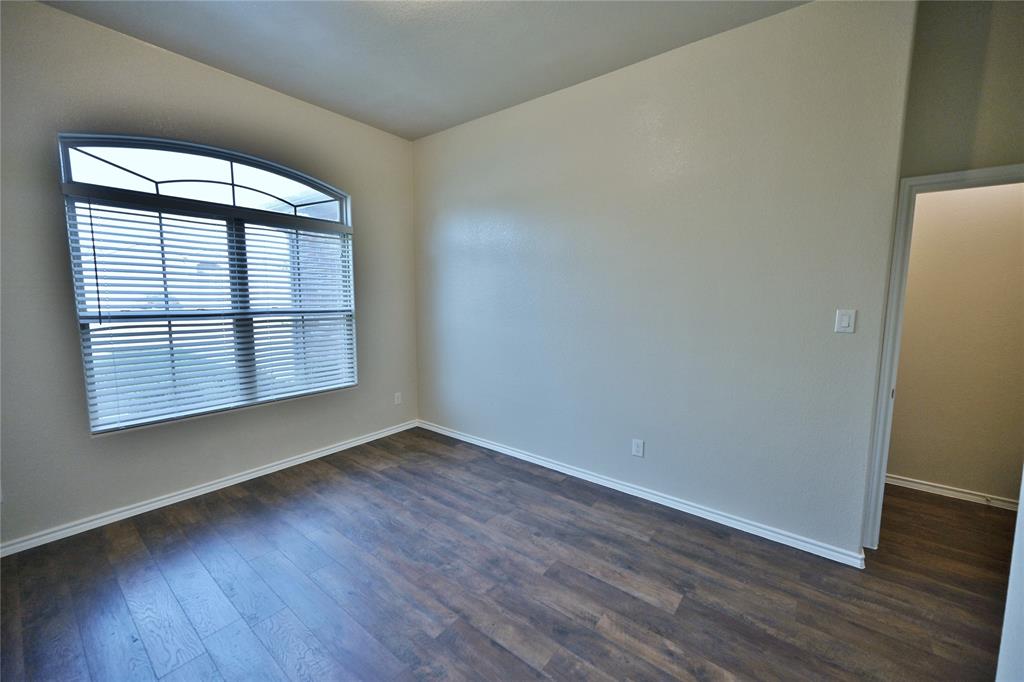 916 Iona Drive Fort Worth, TX 76120 - Photo 27 of 40