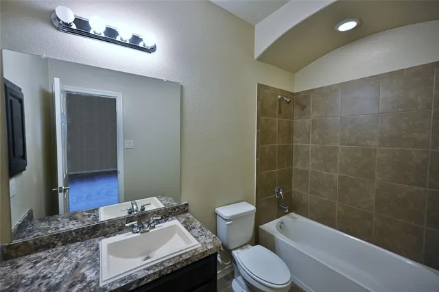 $2,175 | 916 Iona Drive, Fort Worth, TX 76120