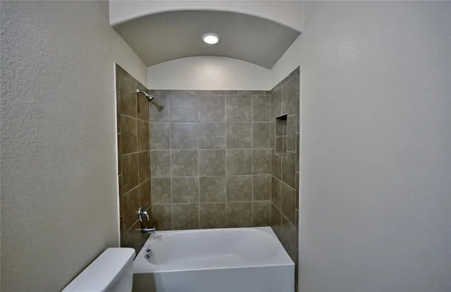 $2,175 | 916 Iona Drive, Fort Worth, TX 76120