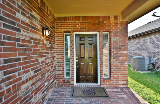 $2,175 | 916 Iona Drive, Fort Worth, TX 76120