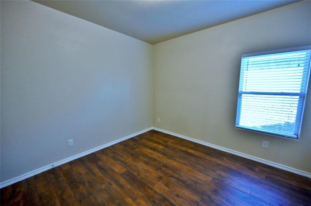 916 Iona Drive Fort Worth, TX 76120 - Photo 32 of 40