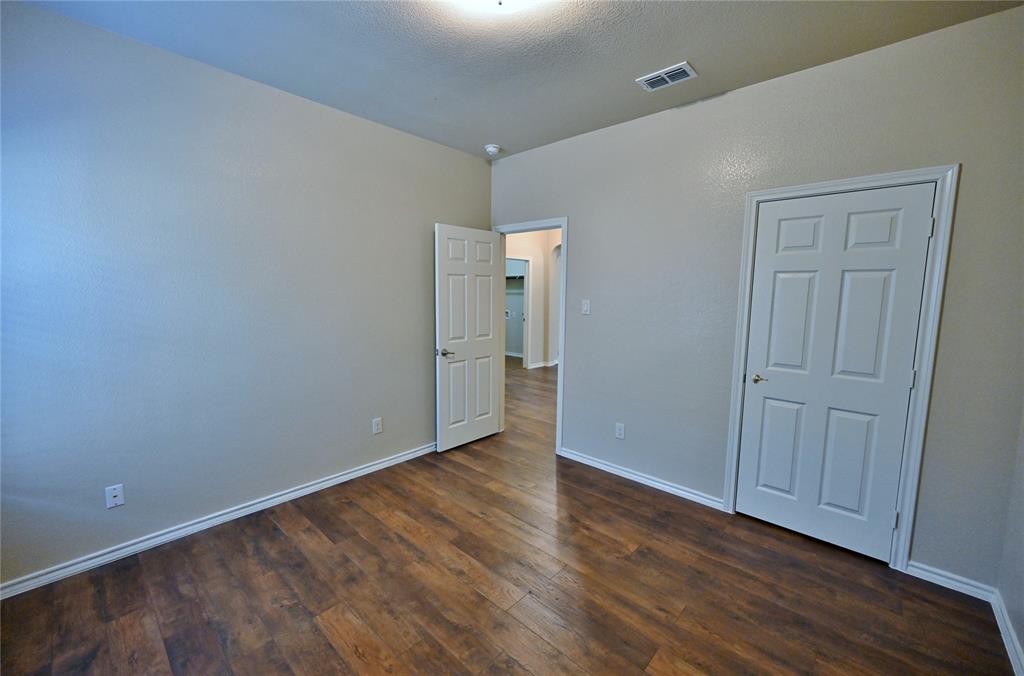 916 Iona Drive Fort Worth, TX 76120 - Photo 33 of 40