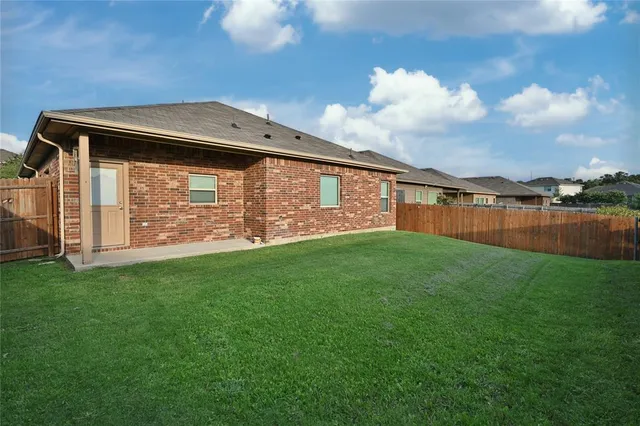 $2,175 | 916 Iona Drive, Fort Worth, TX 76120