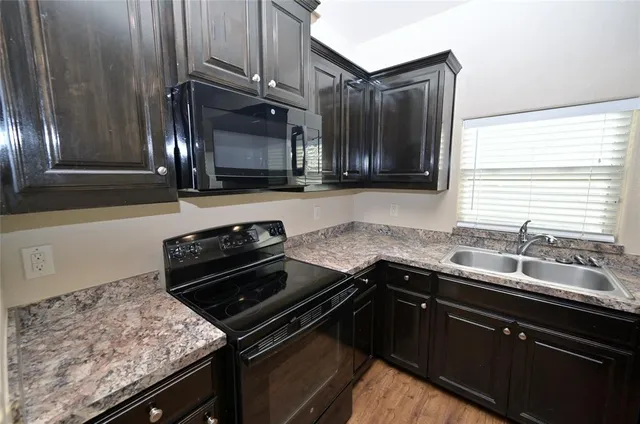 $2,175 | 916 Iona Drive, Fort Worth, TX 76120