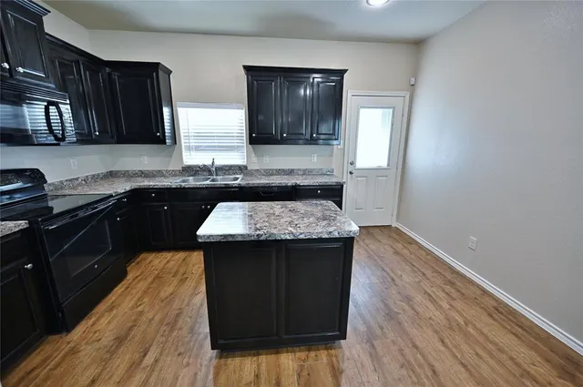 $2,175 | 916 Iona Drive, Fort Worth, TX 76120