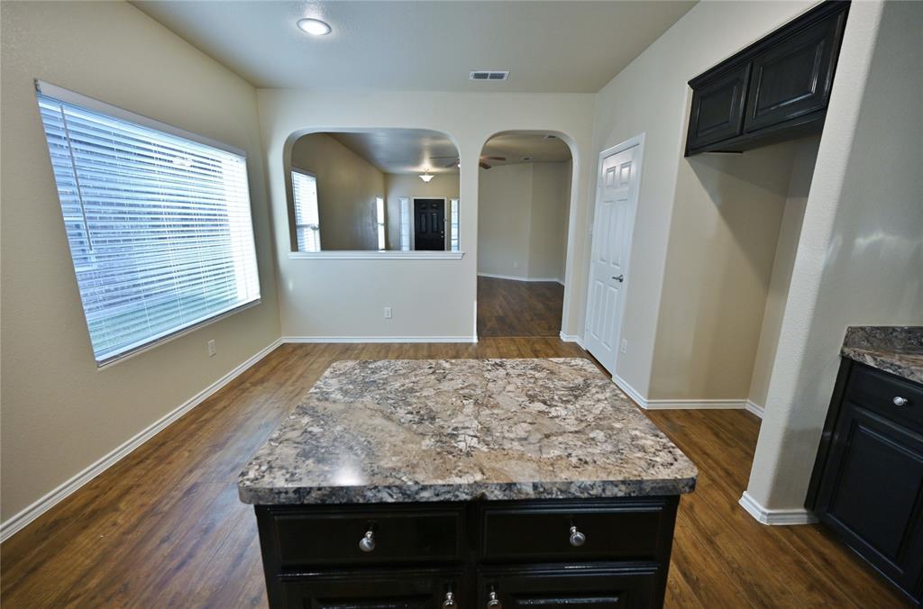 916 Iona Drive Fort Worth, TX 76120 - Photo 10 of 40