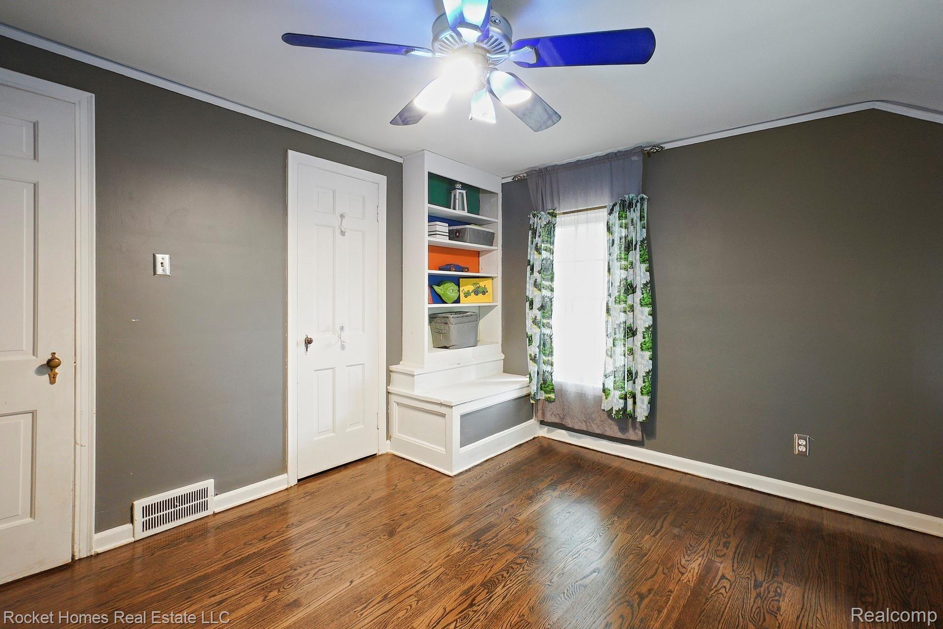 14425 Greenview Road Detroit, MI 48223 - Photo 15 of 29 014-photo-bedroom-9396344.jpg