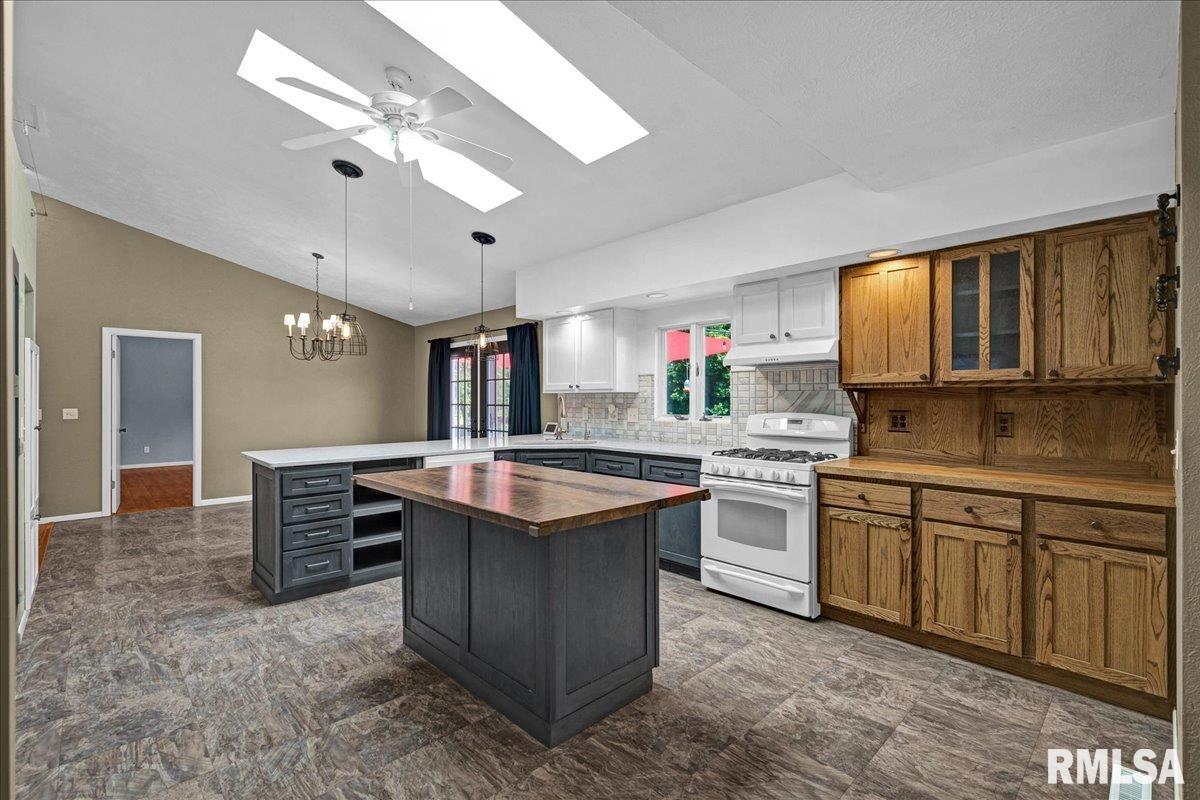 13315 West Clark Road Glasford, IL 61533 - Photo 12 of 57 Gallery Image 12