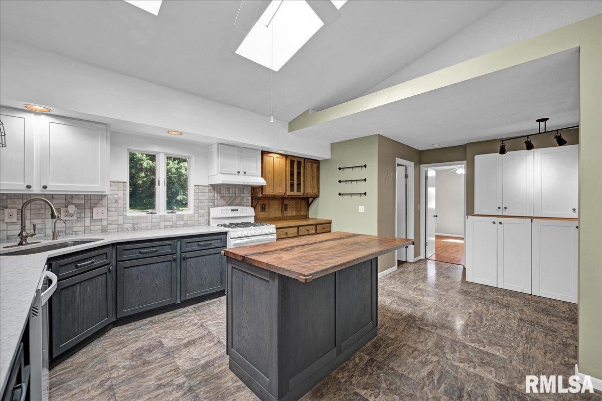 13315 West Clark Road Glasford, IL 61533 - Photo 14 of 57 Gallery Image 14