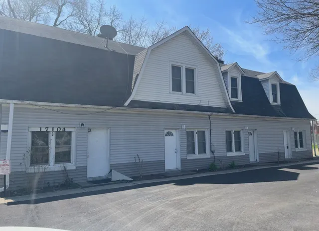 $1,300 | 17104 Wentworth Avenue, Unit 6, Lansing, IL 60438