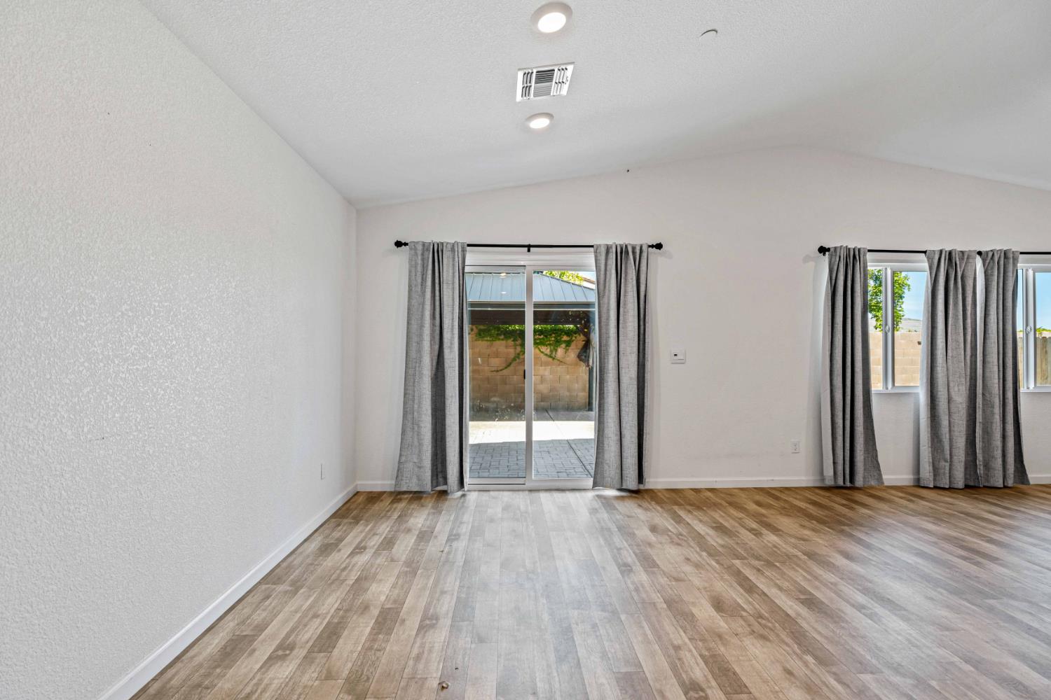 209 Dogwood Rnch Way Patterson, CA 95363 - Photo 10 of 50