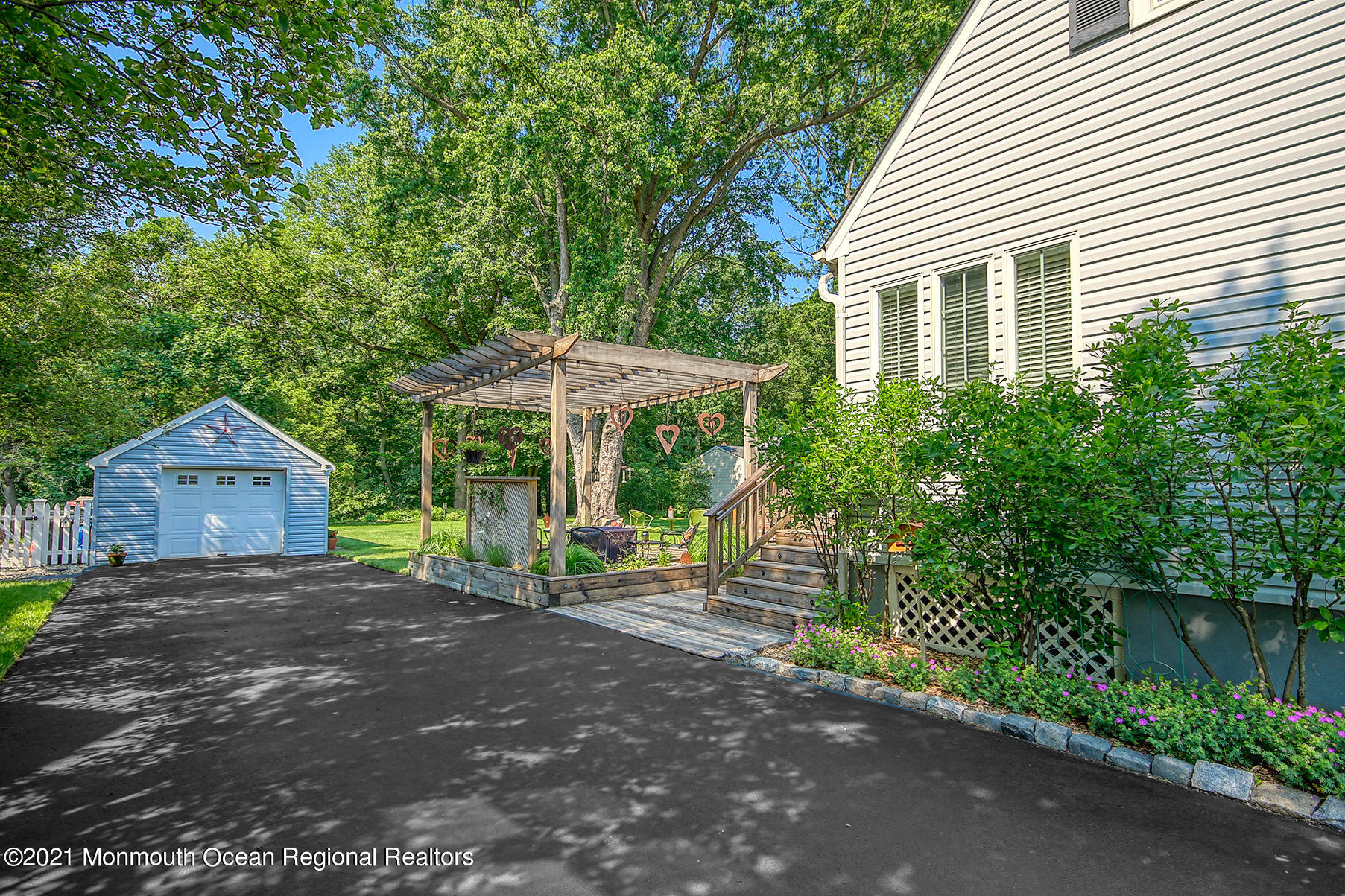 70 Ravine Drive Matawan, NJ 07747 - Photo 12 of 38 JUNI5553