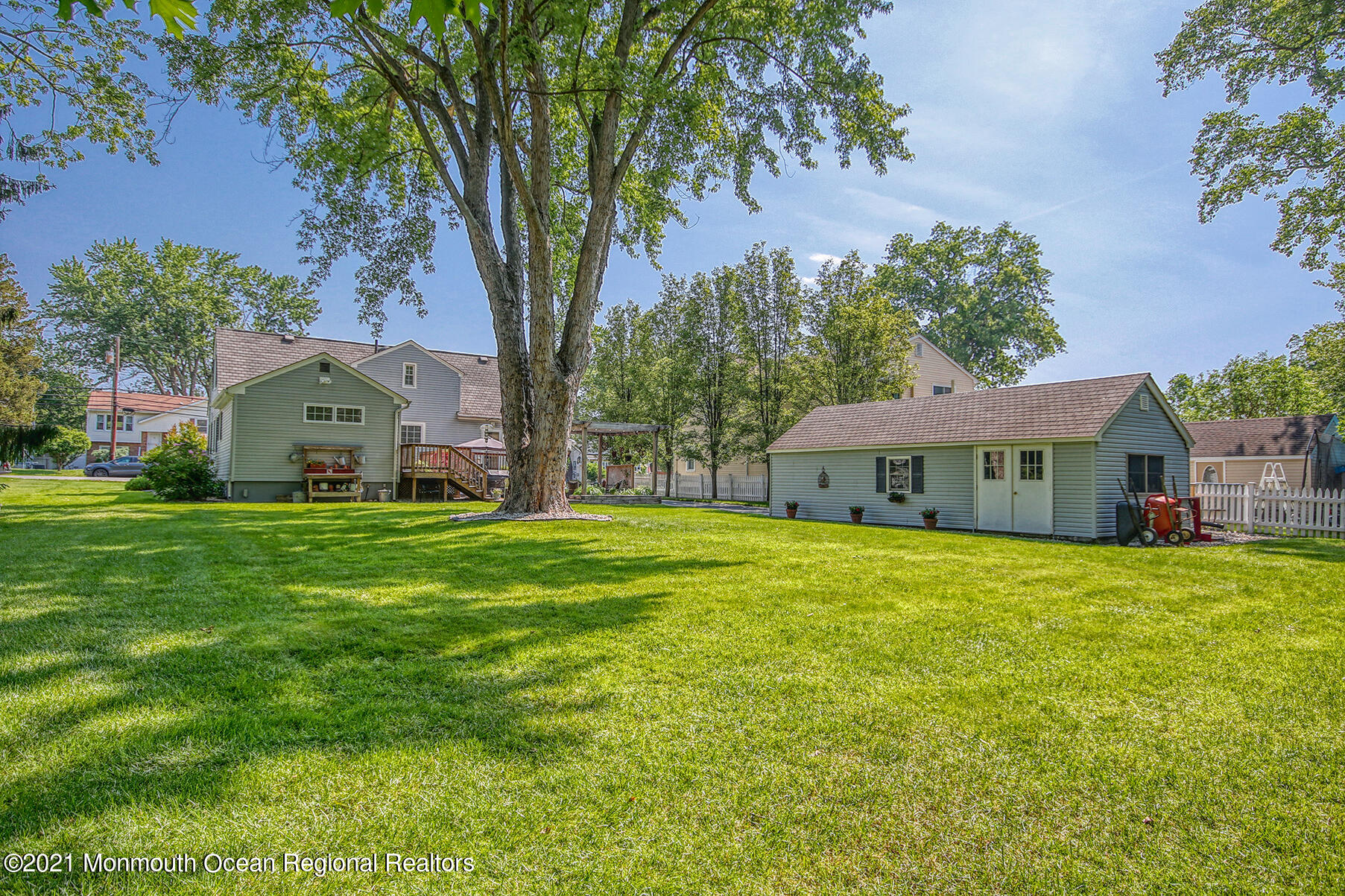 70 Ravine Drive Matawan, NJ 07747 - Photo 3 of 38 JUNI5577