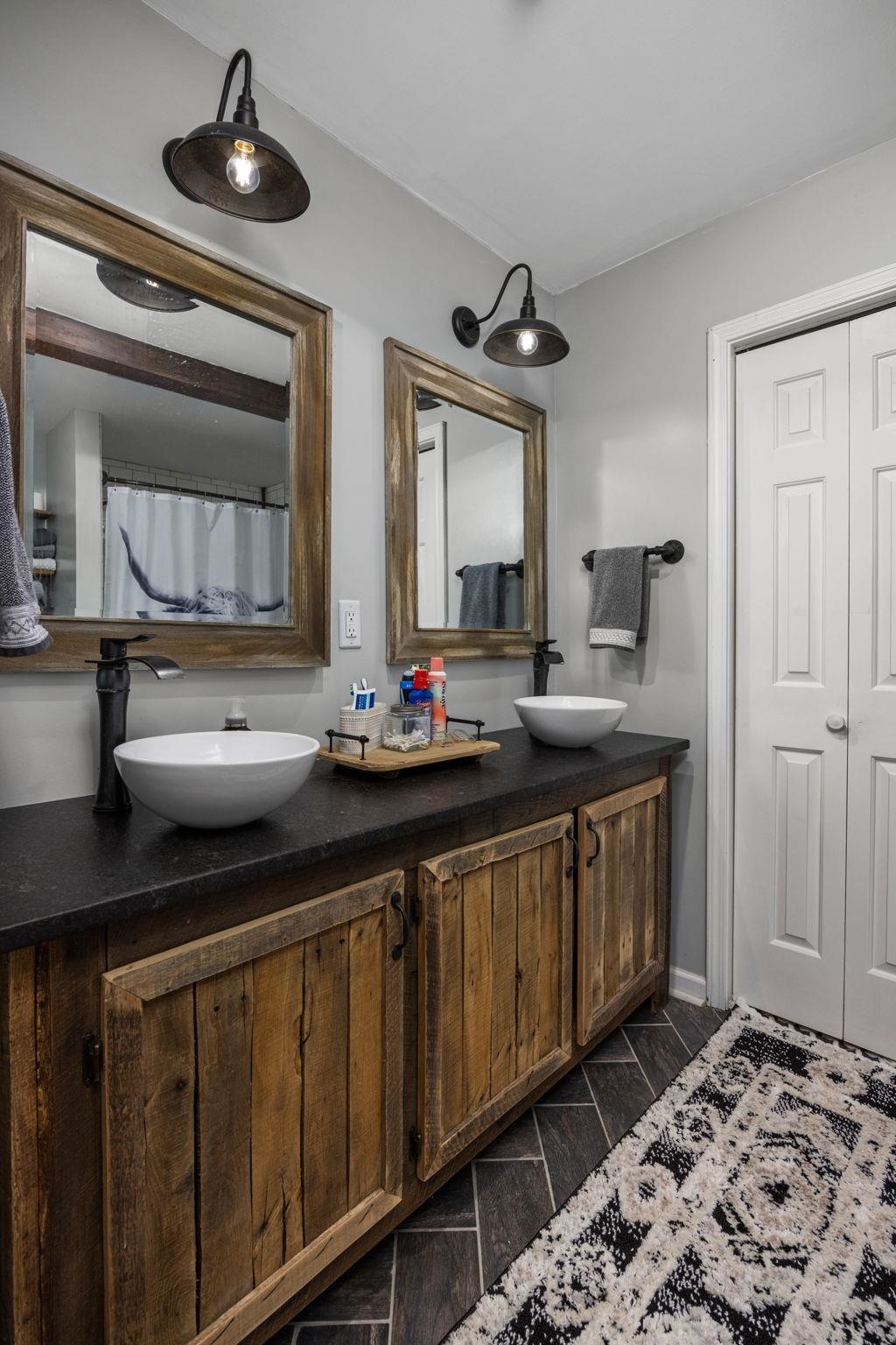 113 Horseshoe Lake Road Saltillo, MS 38866 - Photo 17 of 39 Bathroom with vanity