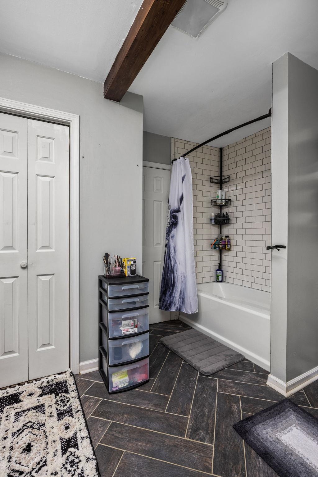 113 Horseshoe Lake Road Saltillo, MS 38866 - Photo 18 of 39 Bathroom featuring shower / bathtub combination with curtain