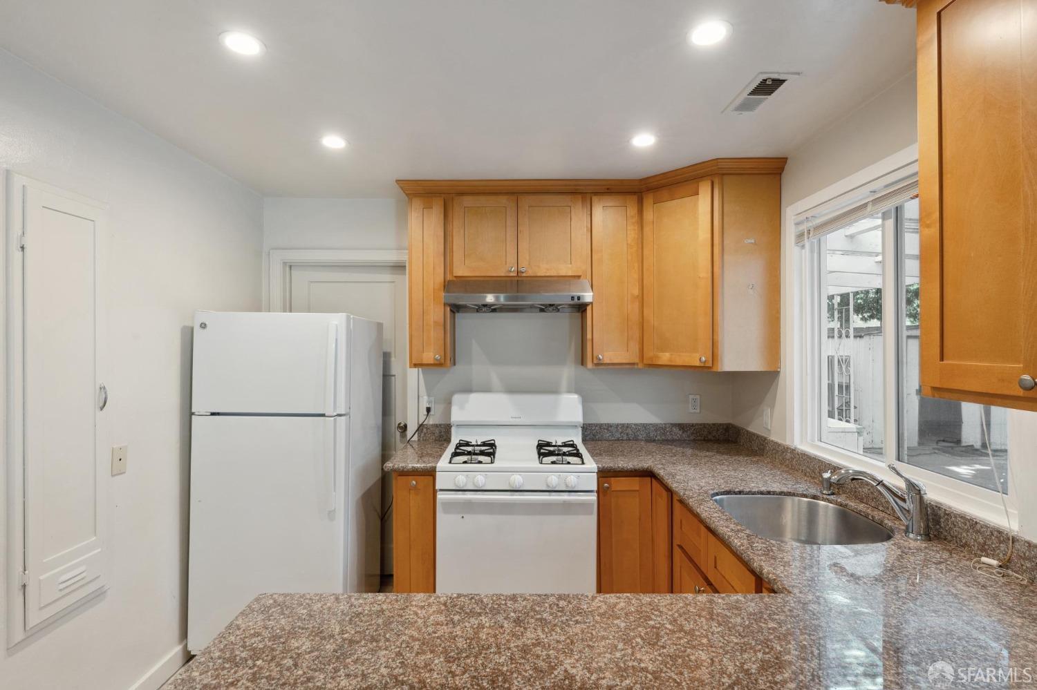 555 Marsh Road Menlo Park, CA 94025 - Photo 18 of 66
