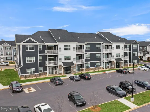 $1,525 | 3000 Larkwood Circle, Unit 303, Harrisburg, PA 17110