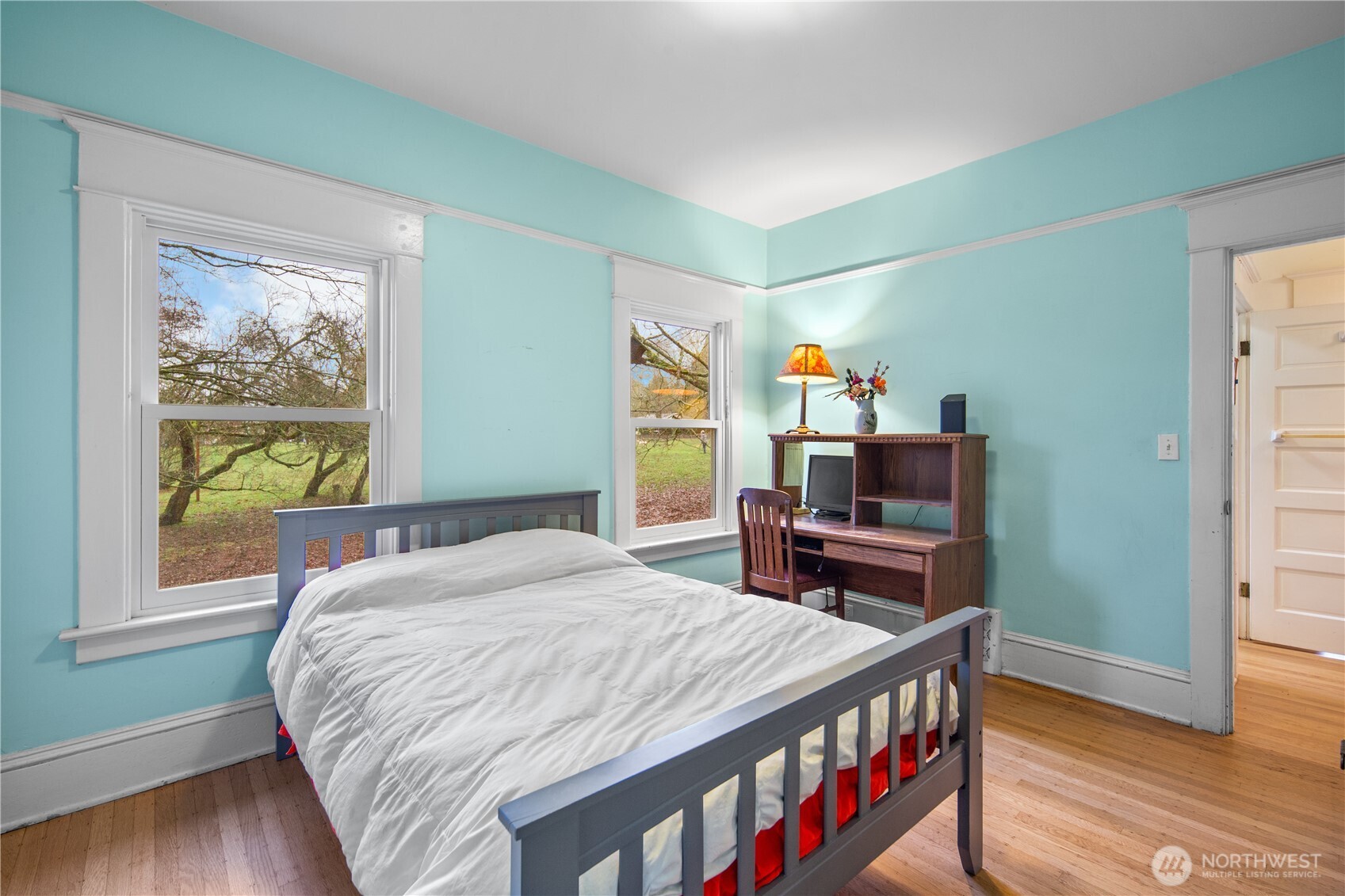 4616 Meridian Avenue North Seattle, WA 98103 - Photo 22 of 37