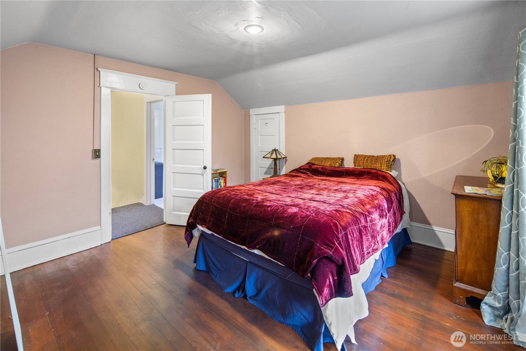 4616 Meridian Avenue North Seattle, WA 98103 - Photo 26 of 37