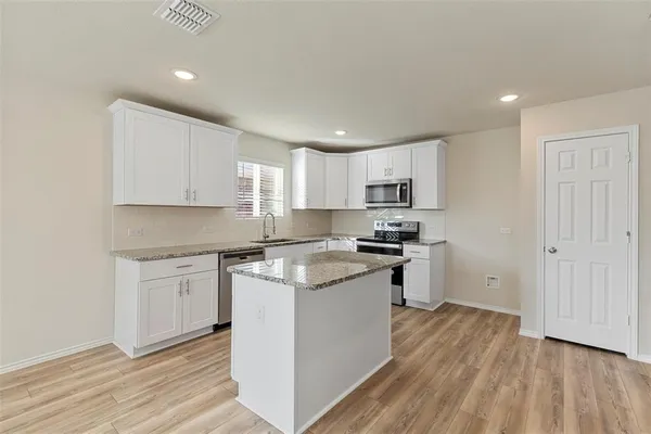 $2,000 | 10121 Wyseby Road, Crowley, TX 76036