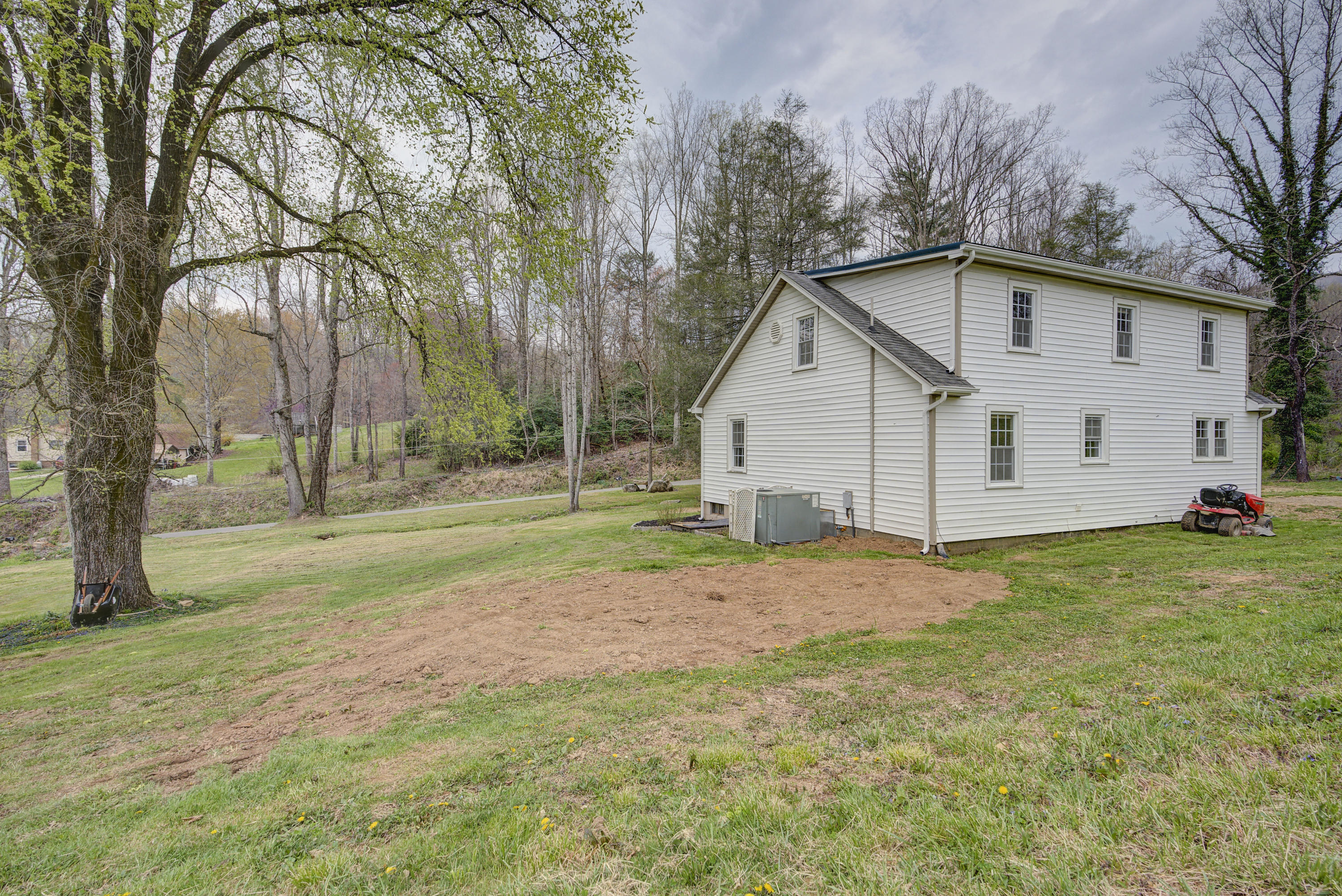 214 Rome Hollow Road Elizabethton, TN 37643 - Photo 23 of 28 Rome--23