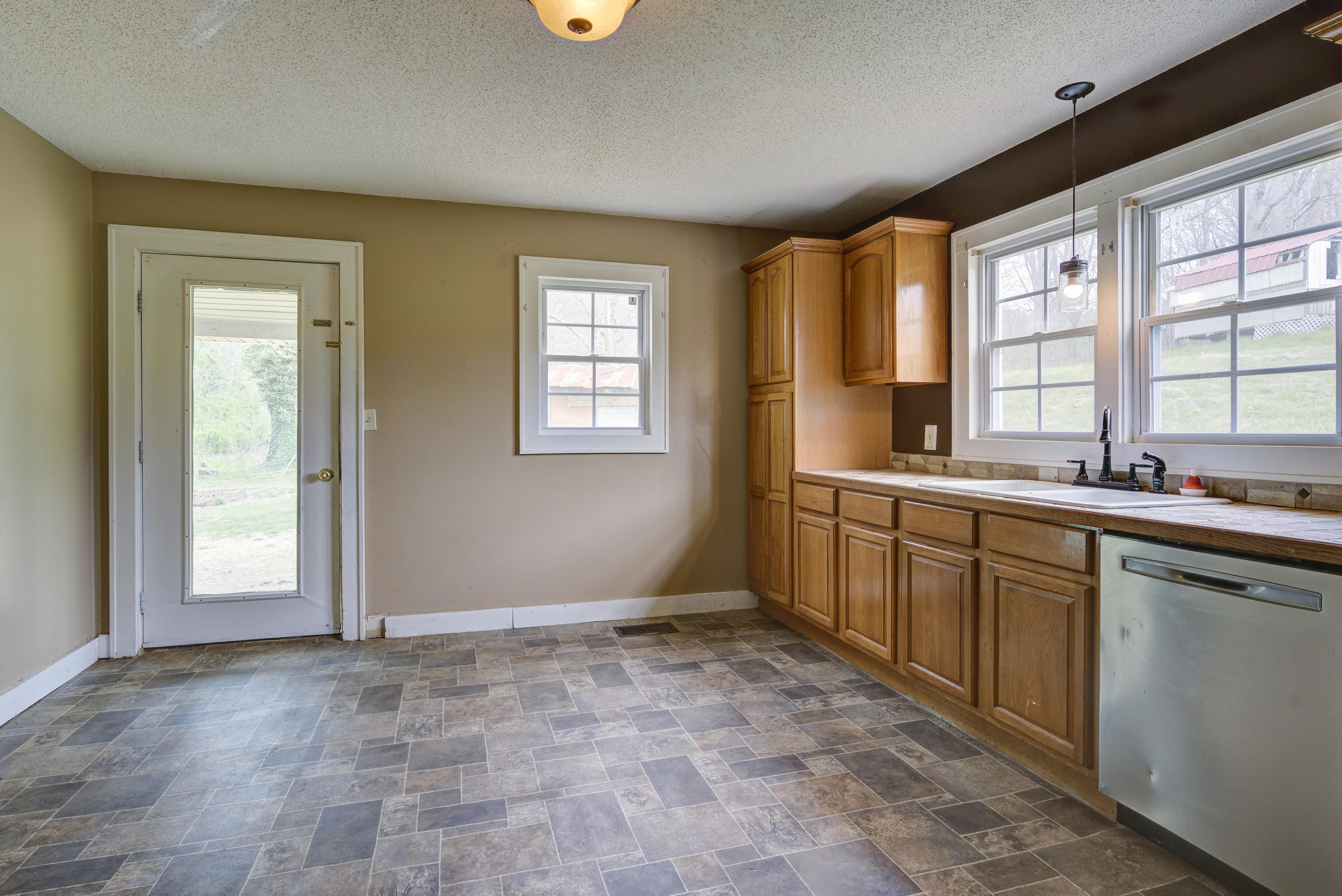 214 Rome Hollow Road Elizabethton, TN 37643 - Photo 6 of 28 Rome--5
